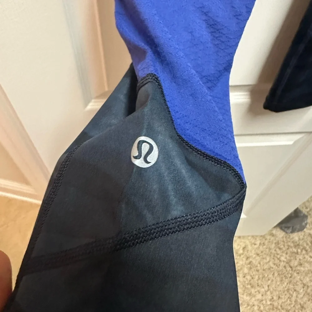 Lululemon woman Black and Blue Camouflage Leggings size 4/ NWOT#590
